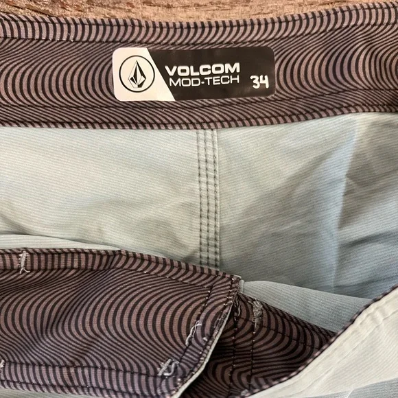 Volcom Swim/Hybrid Shorts - 10in size 34 - Picture 3 of 5